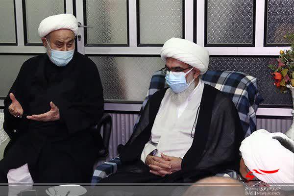 دیدار مسئولین استان بوشهر با سه خانواده شهید روحانی دیدار مسئولین استان بوشهر با سه خانواده شهید روحانی
