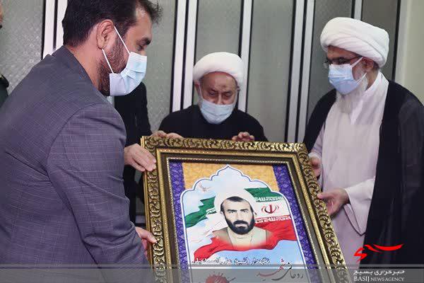 دیدار مسئولین استان بوشهر با سه خانواده شهید روحانی دیدار مسئولین استان بوشهر با سه خانواده شهید روحانی