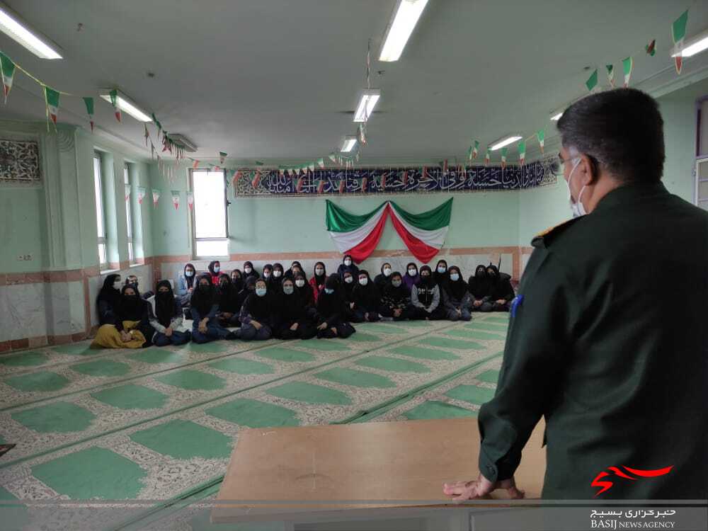 ابتکار خلاقانه بسیج حقوقدانان سپاه فتح در مدارس یاسوج/ دانش آموزانی که مسائل حقوقی را می آموزند