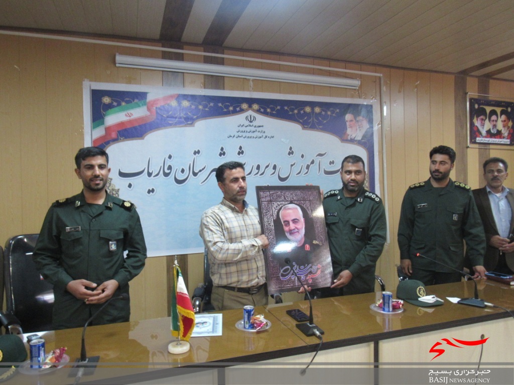 دیدار و تقدیر پاسداران ناحیه فاریاب از کارکنان آموزش و پرورش شهرستان به مناسبت هفته عقیدتی سیاسی و هفته معلم