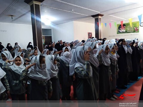 به مناسبت گرامیداشت هفته معلم و عقیدتی سیاسی؛ زنگ سپاس در مدرسه ثارالله رفسنجان نواخته شد