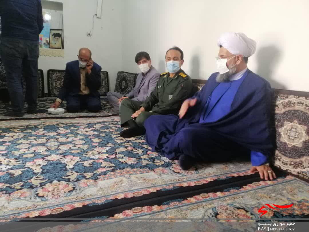 دیدار  مسئولین شهرستان دشتی با خانواده شهید بردستانی