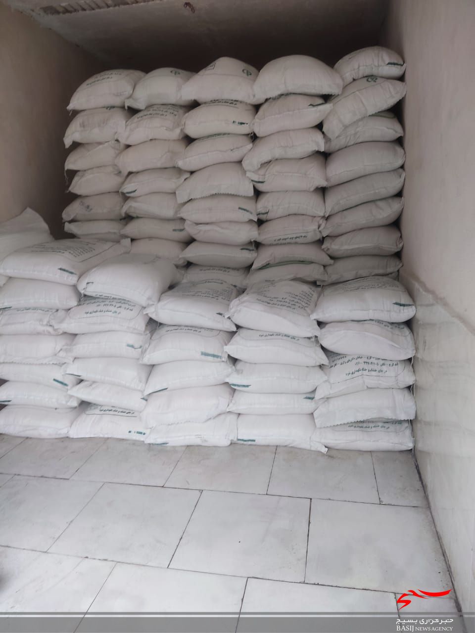۱۷ تن روغن و شکر و ۳ هزار بسته ماکارونی در سوادکوه شمالی کشف شد + عکس