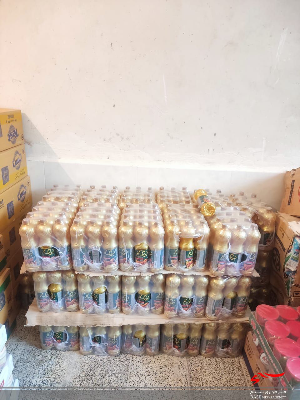 ۱۷ تن روغن و شکر و ۳ هزار بسته ماکارونی در سوادکوه شمالی کشف شد + عکس