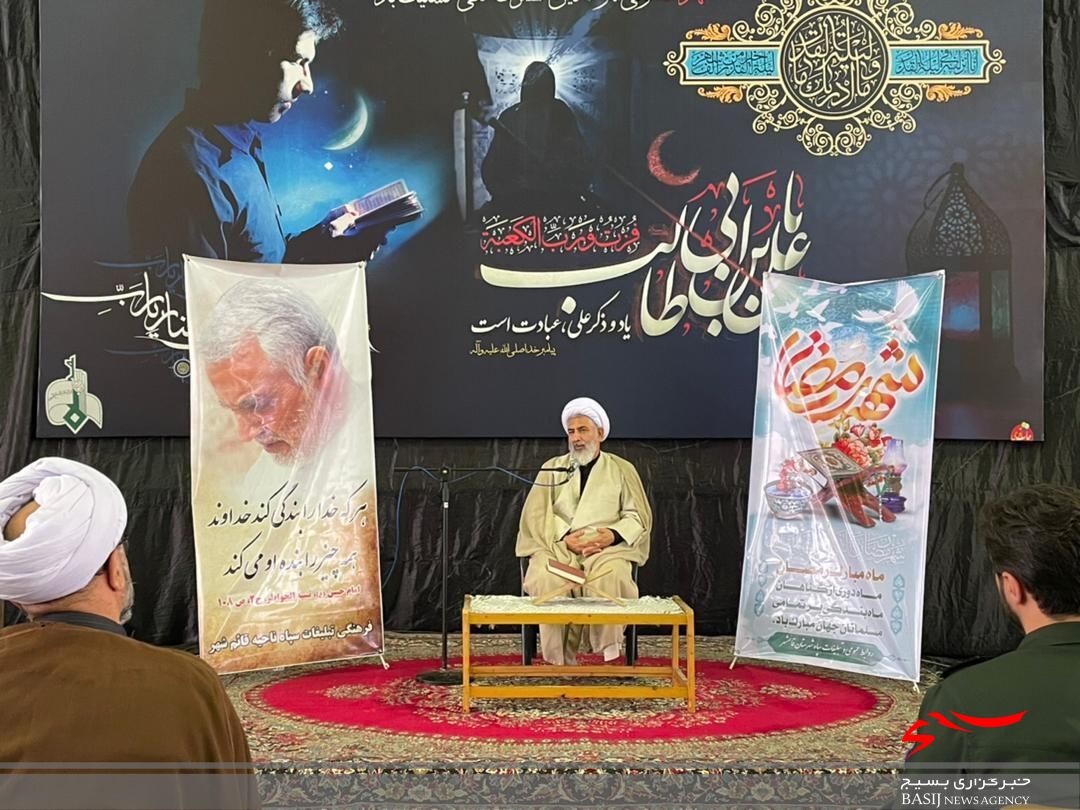 قرائت قرآن با تدبر و تفکر از ارزش و اهمیت بالایی برخوردار است قرائت قرآن با تدبر و تفکر از ارزش و اهمیت بالایی برخوردار است