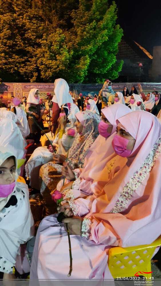 جشن کارت صد آفرین ویژه دانش آموزان دختر روزه اولی در نمایشگاه بهار ضیافت برگزار شد