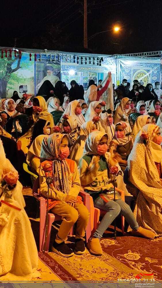جشن کارت صد آفرین ویژه دانش آموزان دختر روزه اولی در نمایشگاه بهار ضیافت برگزار شد