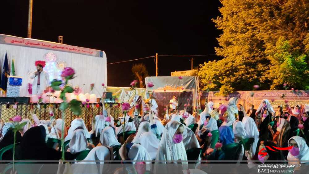 جشن کارت صد آفرین ویژه دانش آموزان دختر روزه اولی در نمایشگاه بهار ضیافت برگزار شد