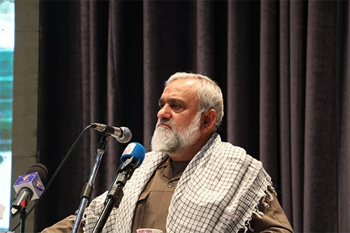 چقدر حقیرند کسانی که نمک این انقلاب را خوردند اما نمکدان شکستند