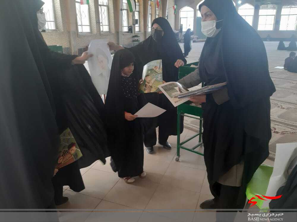 توزیع بسته های فرهنگی به مناسبت سالروز ارتحال امام خمینی (ره ) در یاسوج