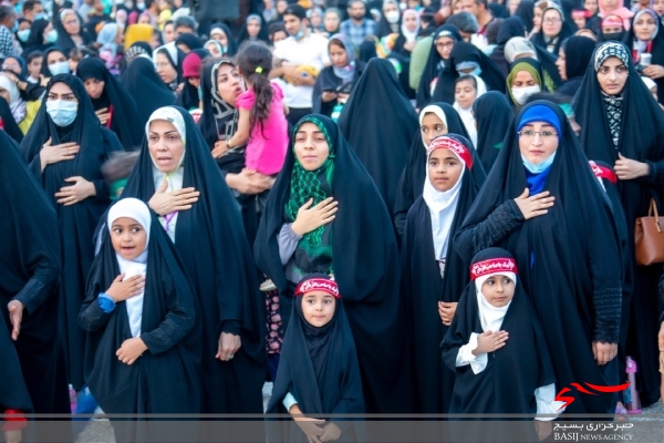همخوانی سرود«سلام فرمانده»در بندر دیر اجرا شد همخوانی سرود«سلام فرمانده»در بندر دیر اجرا شد