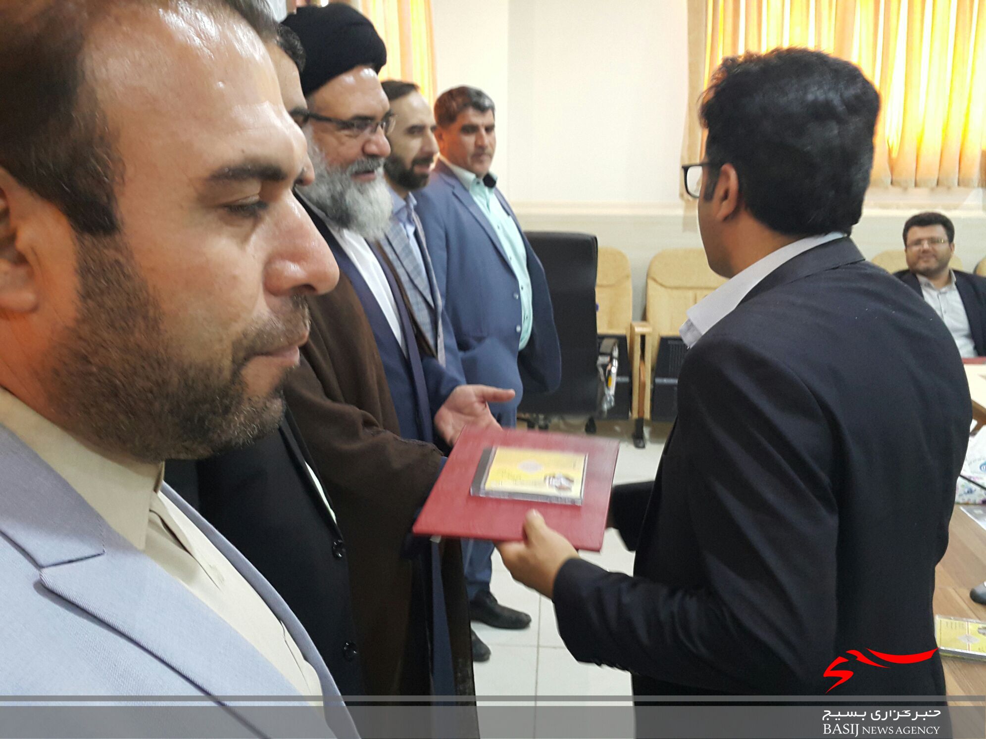 دیدار اساتید بسیجی کهگیلویه و بویراحمد با نماینده ولیفقیه/ آیتالله حسینی؛ اساتید به بیان جهاد تبیین بپردازند + (تصاویر ) دیدار اساتید بسیجی کهگیلویه و بویراحمد با نماینده ولیفقیه/ آیتالله حسینی؛ اساتید به بیان جهاد تبیین بپردازند + (تصاویر )