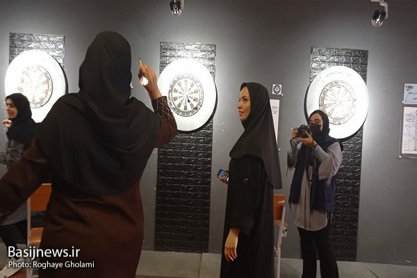 مسابقه دارت ویژه بانوان خبرنگار در تبریز برگزار شد