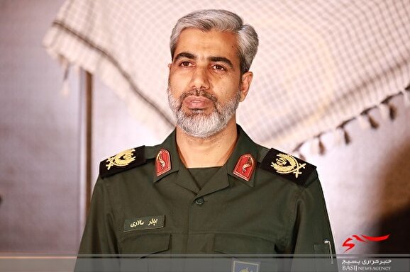 2000 بسته معیشتی دربین زلزله زدگان غرب استان توزیع می شود 2000 بسته معیشتی دربین زلزله زدگان غرب استان توزیع می شود