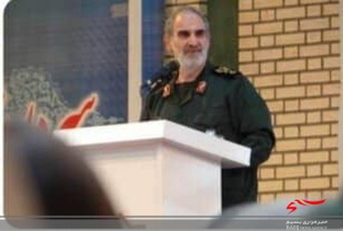 فرمانده سابق حفاظت سپاه:لزوم حرکت در مسیر شهدا،امنیت کشور مدیون خون شهدا است