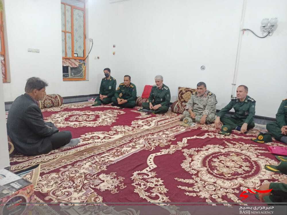 دیدار فرمانده تیپ ۴۸ فتح با سه خانواده شهید شهرستان چرام