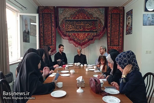نشست صمیمی اهالی رسانه تبریز با آزاده دوران دفاع مقدس برگزار شد