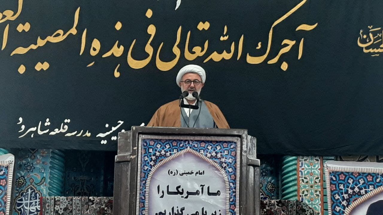 عظمت فتوای امام راحل در ارتداد سلمان رشدی و حمله فردی بدون وابستگی به کشور‌های اسلامی