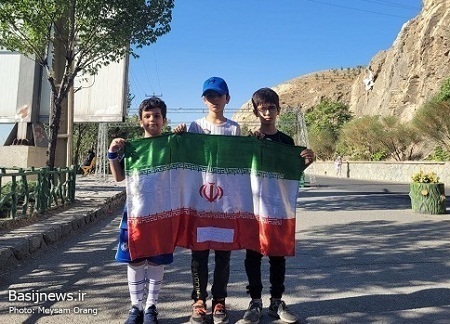 راهپیمایی بزرگ خانوادگی مردم در توچال تهران به مناسبت دهه امامت و ولایت