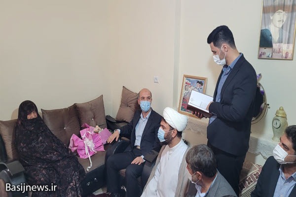 دیدار وزیر نیرو با خانواده شهیدان رحیمی در فامنین