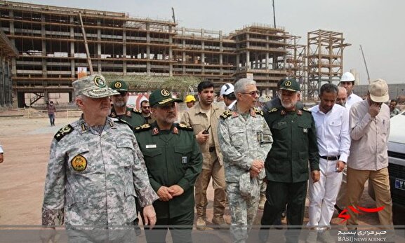 بازدید رئیس ستاد کل نیرو‌های مسلح از پتروپالایشگاه مهر خلیج فارس