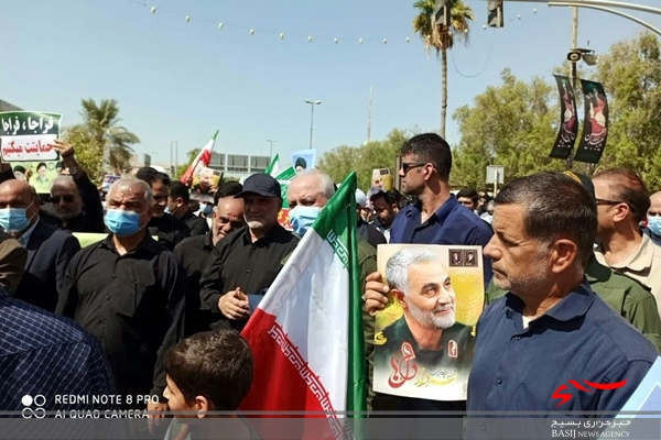 یک قدم از انقلاب عقب نخواهیم کشید/ راهپیمایی مردم بوشهر در محکومیت اهانت به مقدسات