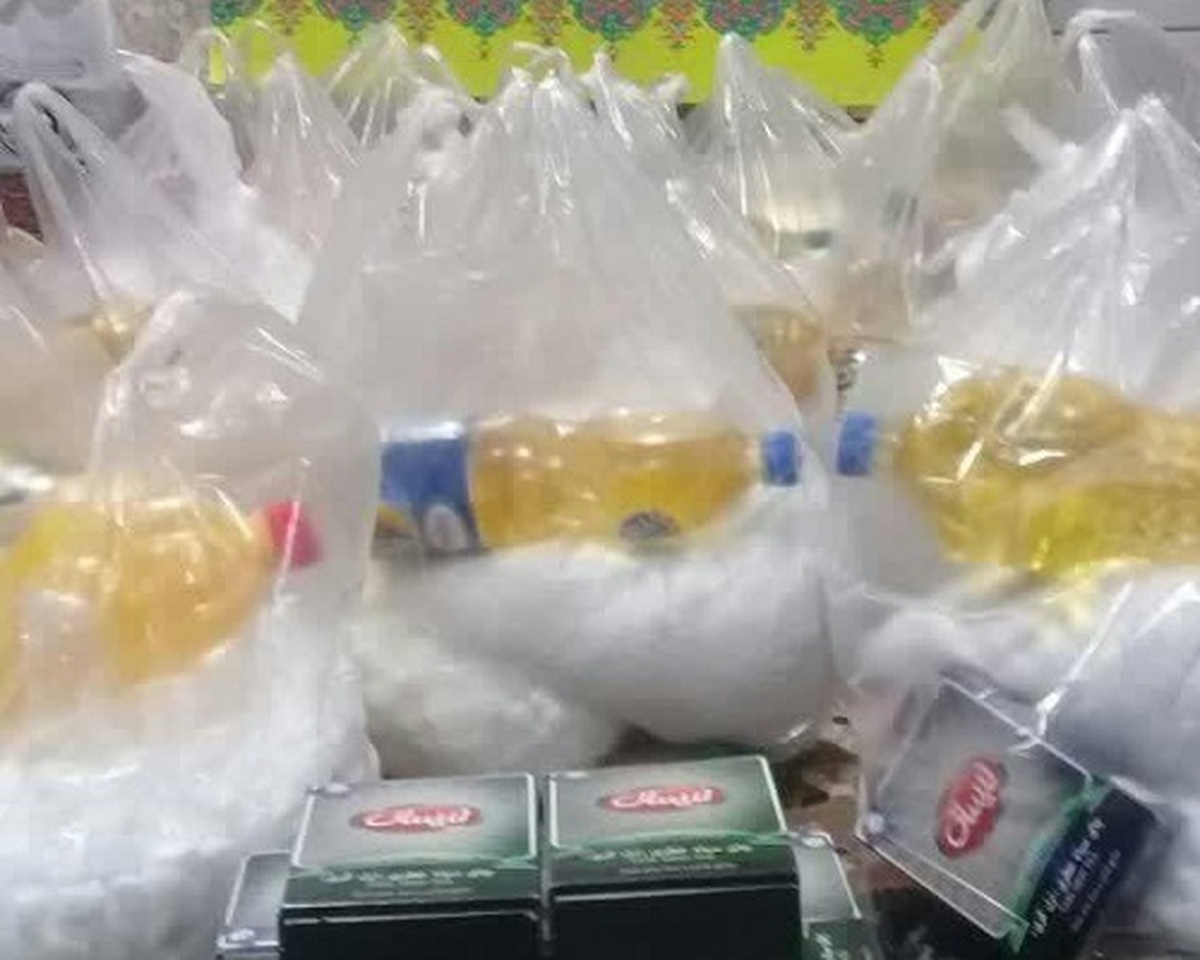 خواهران بسیجی شاهرود، ۳۰ بسته معیشتی به خانواده‌های کم برخوردار اهدا کردند