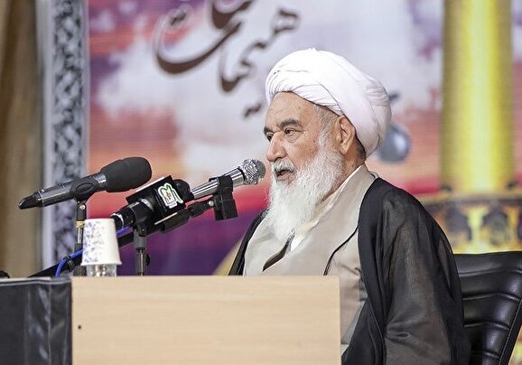 امام (ره) راه مقاومت در برابر دشمنان را با زنده کردن ادبیات اسلامی به ما نشان داد