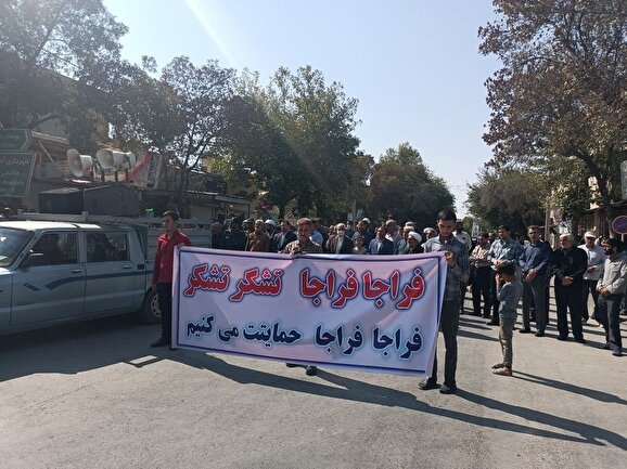 محکوم کردن اعمال خرابکارانه اغتشاش گران توسط نماز گزاران نماز جمعه در شهر آشخانه