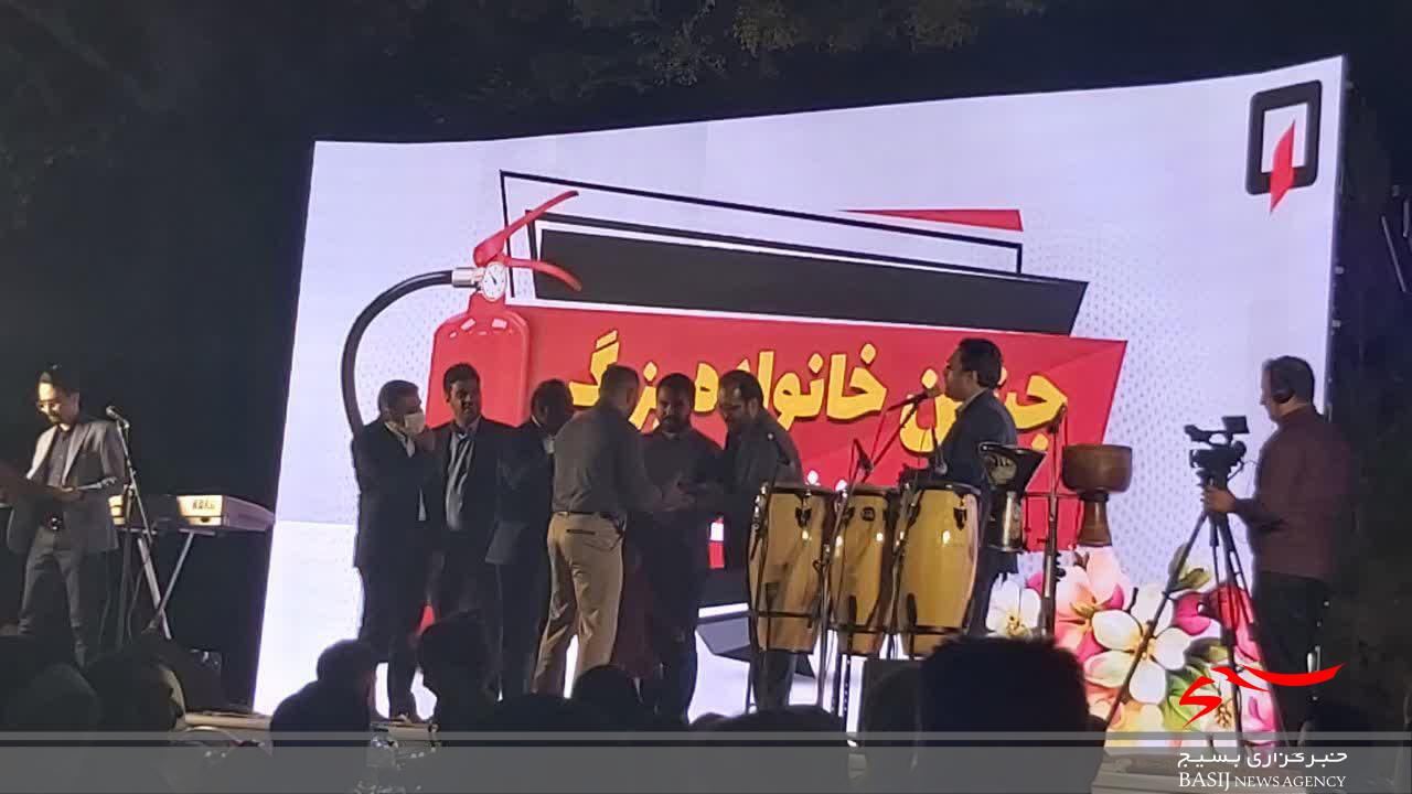 آتش نشانان ثابت کردند که وظیفه شناسی و خطر پذیری در کالبد همه ایرانیان جاریست آتش نشانان ثابت کردند که وظیفه شناسی و خطر پذیری در کالبد همه ایرانیان جاریست