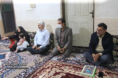 دیدار مسئولین شهرستان دشتستان با خانواده معظم شهیدان به مناسبت هفته دفاع مقدس