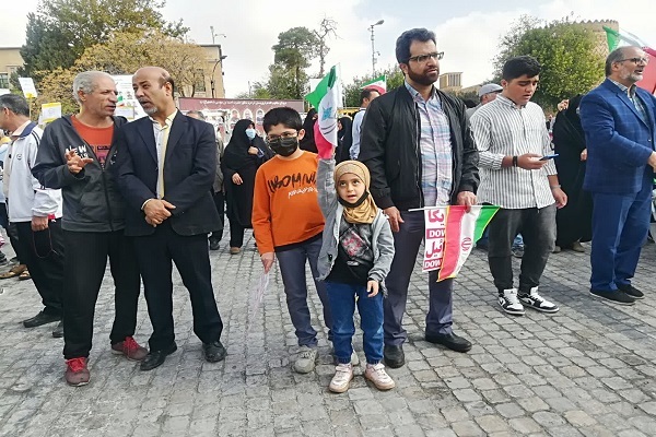 مردم شیراز بیعتی دوباره با آرمان‌های انقلاب، شهدا و رهبری را نشان دادند