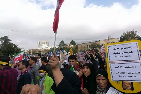 مردم شیراز بیعتی دوباره با آرمان‌های انقلاب، شهدا و رهبری را نشان دادند