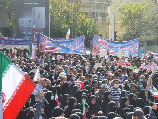 حضور بازیکنان و عوامل باشگاه فرهنگی ورزشی مقاومت در راهپیمایی ۱۳ آبان