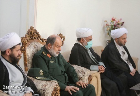 دیدار نماینده ولی فقیه در سپاه با خانواده شهید «آرمان علی‌وردی»