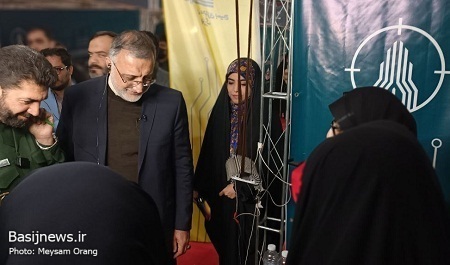 بازدید شهردار تهران و فرمانده سپاه تهران از چهارمین رویداد تولید محتوای دیجیتال بسیج تهران بزرگ