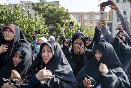 بدرقه باشکوه آرمان/ پیکر طلبه بسیجی شهید علی‌وردی در تهران تشییع شد