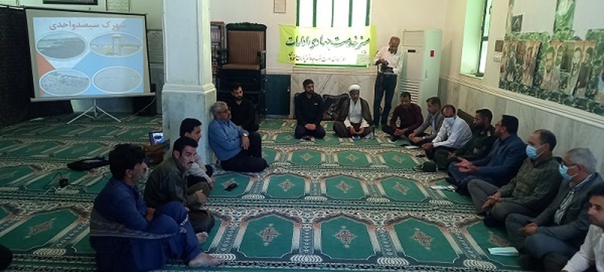 به همت حوزه ادارات شهید برونسی منوجان میز خدمت در شهرک سیصد واحدی برگزار شد