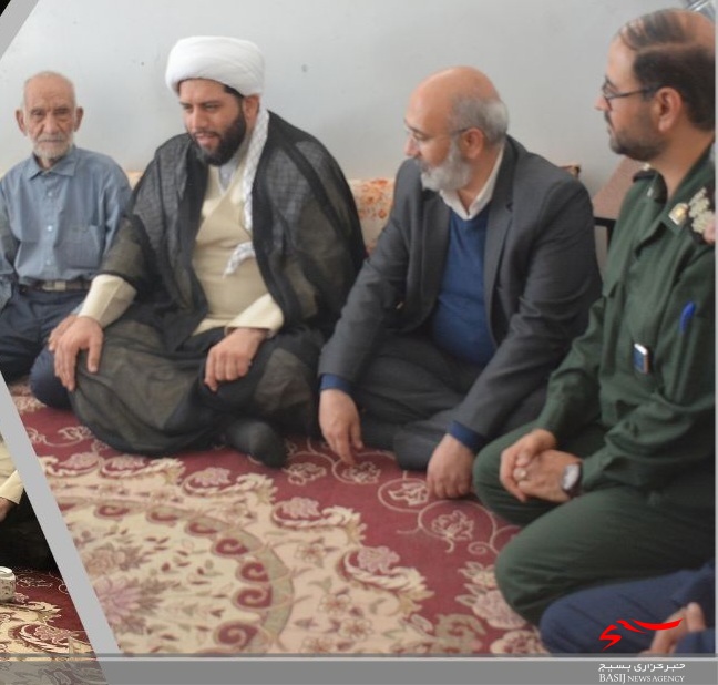 دیدار فرمانده سپاه انصارالرضا(ع) و حجت الاسلام نصیرایی با خانواده شهید اصیل در سرایان دیدار فرمانده سپاه انصارالرضا(ع) و حجت الاسلام نصیرایی با خانواده شهید اصیل در سرایان