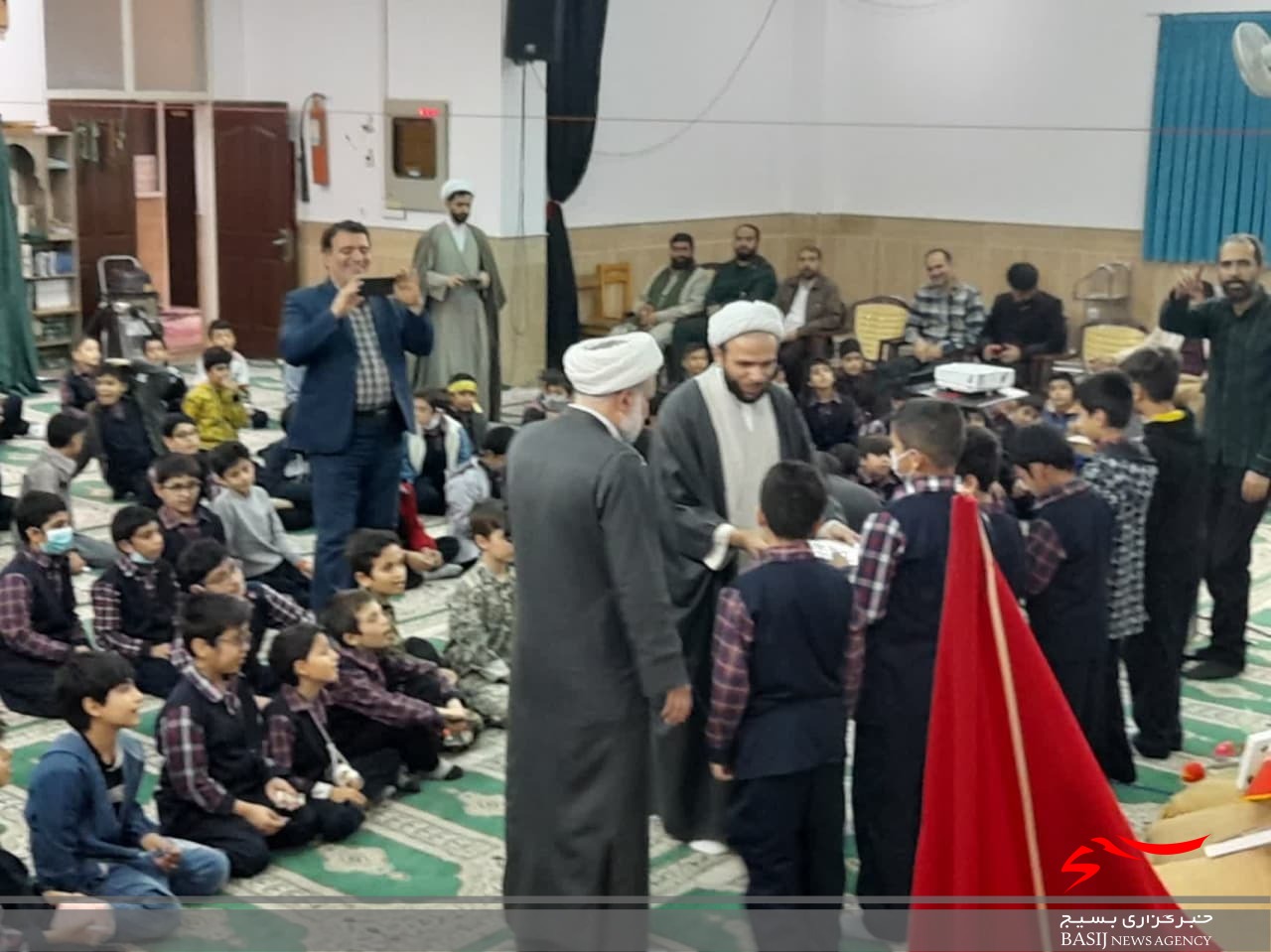 برگزاری ویژه برنامه جشن برای دهه نودی‌ها در مسجد امام حسن مجتبی(ع)