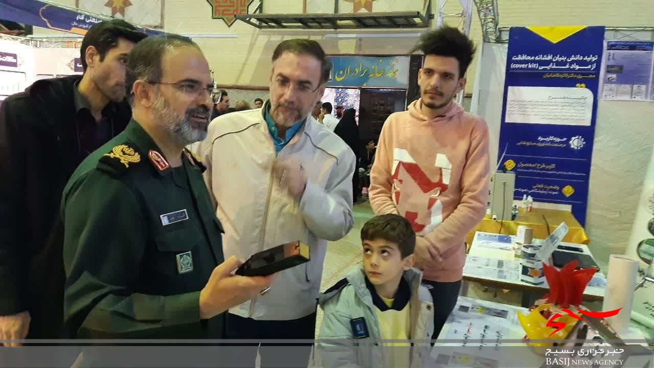 بازدید فرمانده سپاه قم از نمایشگاه دستاوردهای پژوهش و فناوری