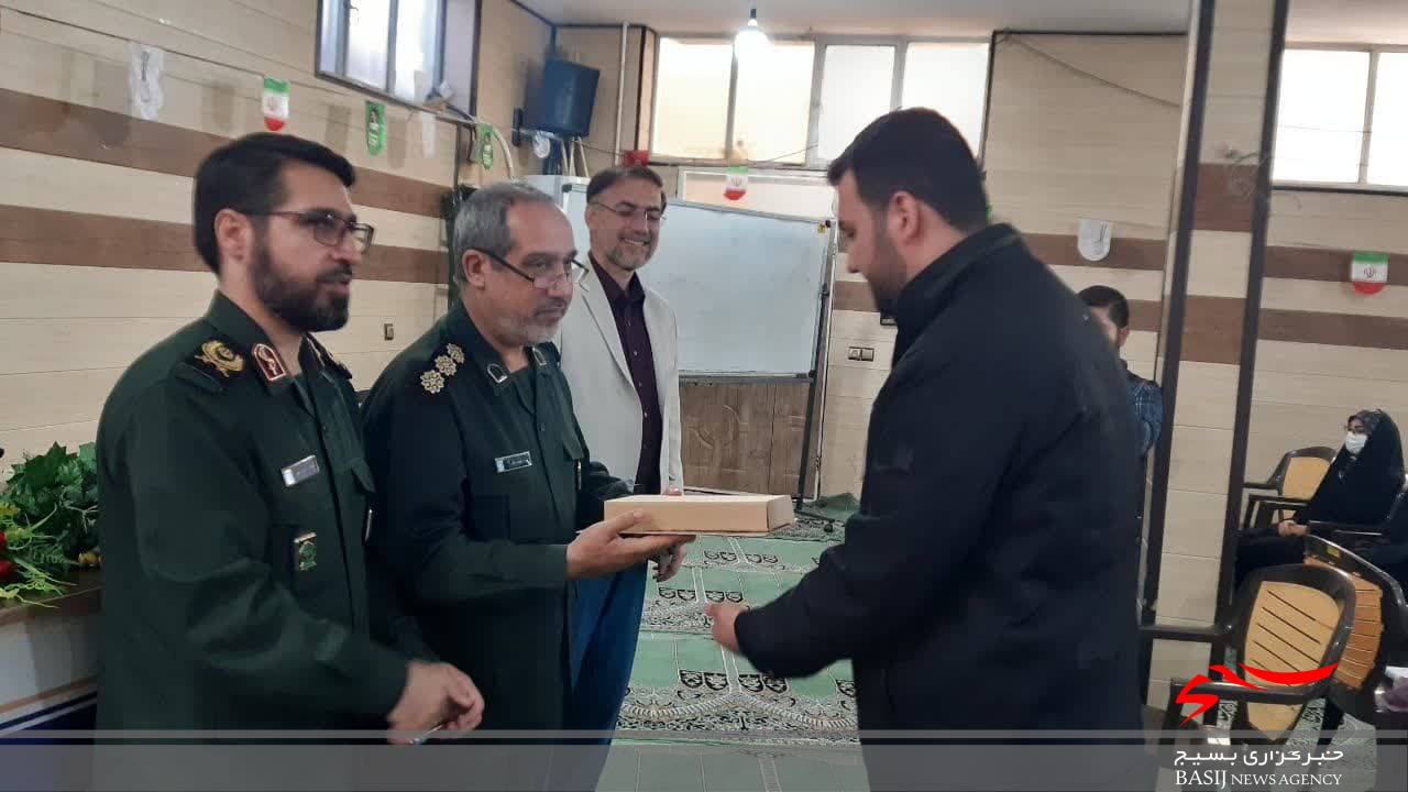 آیین تجلیل از مسئولین و نخبگان علمی و پژوهشی بسیج در قم + تصاویر آیین تجلیل از مسئولین و نخبگان علمی و پژوهشی بسیج در قم + تصاویر