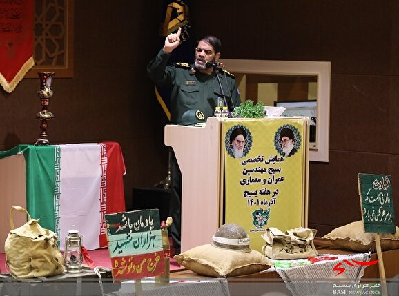 مسئولین باید خود را وقف انقلاب کنند/ باید مخلصانه به ملت ایران خدمت کرد