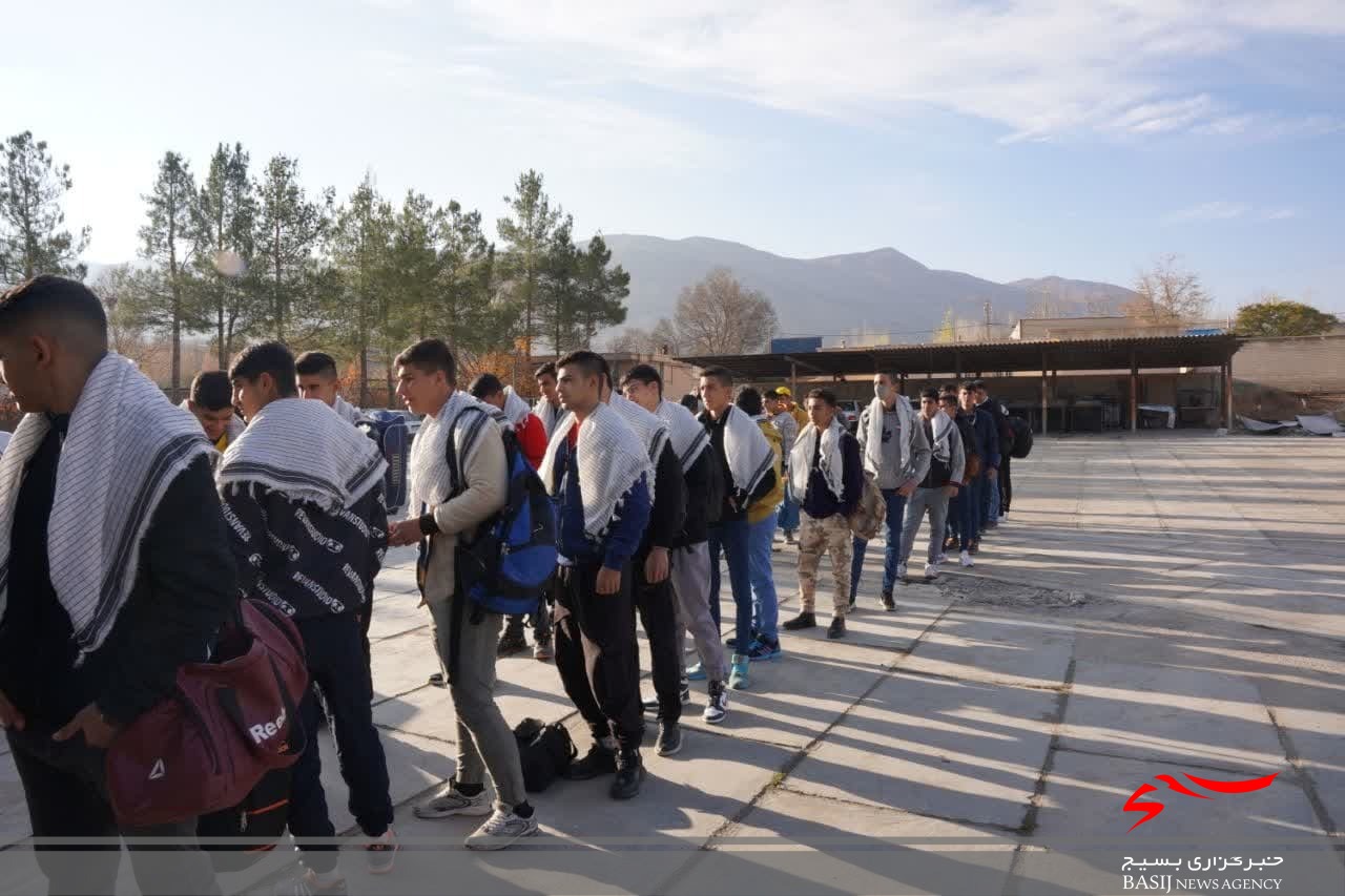 بازدید دانش آموزان لرستانی از مناطق عملیاتی جنوب