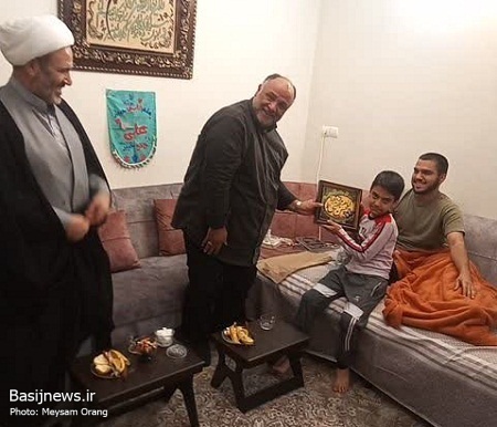 عیادت از بسیجی محمد جواد رجب فردی، مجروح اغتشاشات اخیر کشور