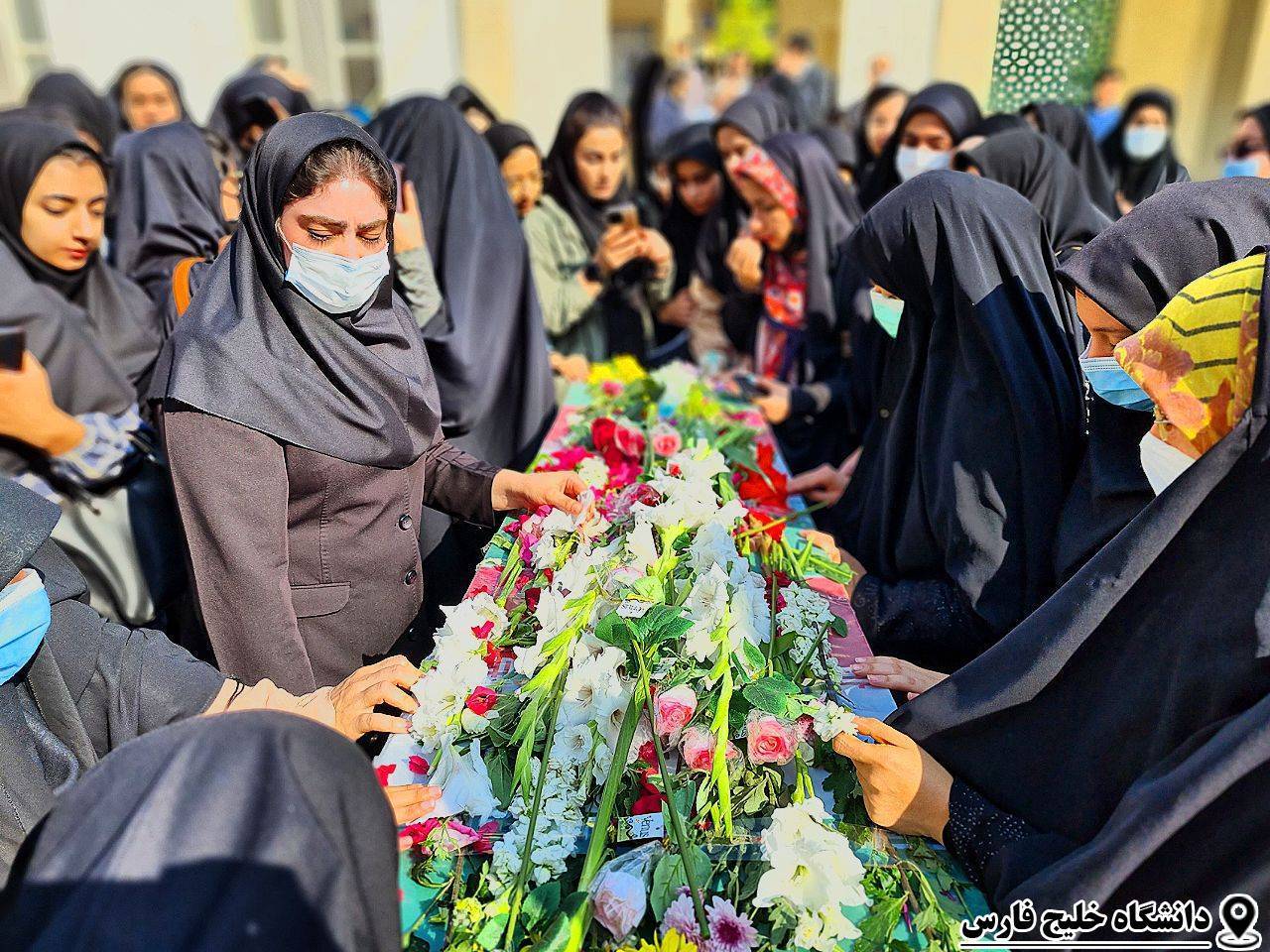 تشییع شهید گمنام بر دستان دانشجویان دانشگاه خلیج فارس