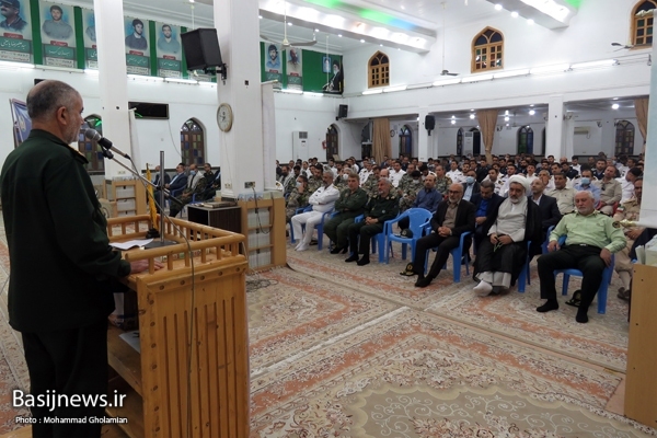 گلزار شهدای بوشهر به مناسبت هفته بسیج گل‌گذاری شد
