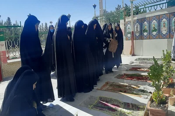 زنده نگه داشتن یاد شهیدان کمتر از خون شهیدان نیست