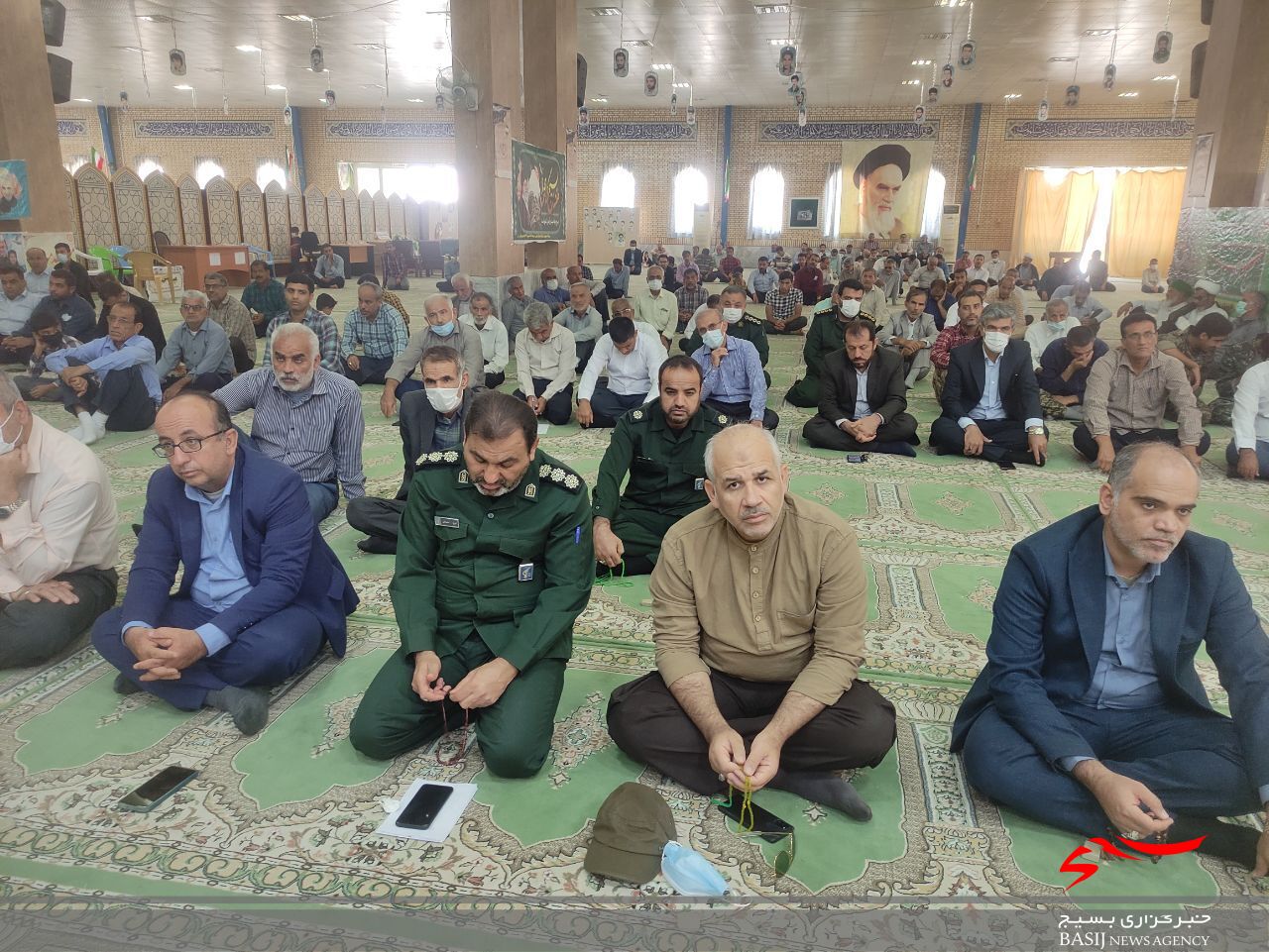 مسئولین برای حل مشکلات جامعه تلاش کنند