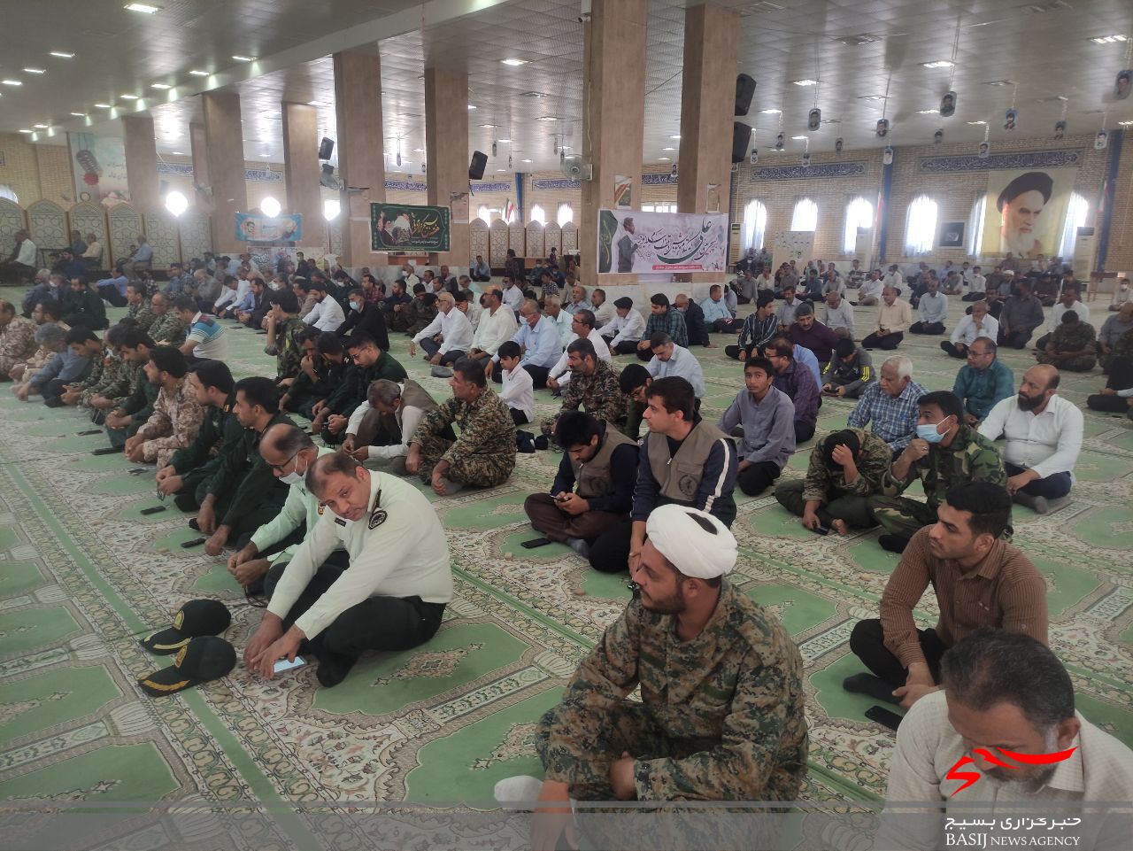 مسئولین برای حل مشکلات جامعه تلاش کنند